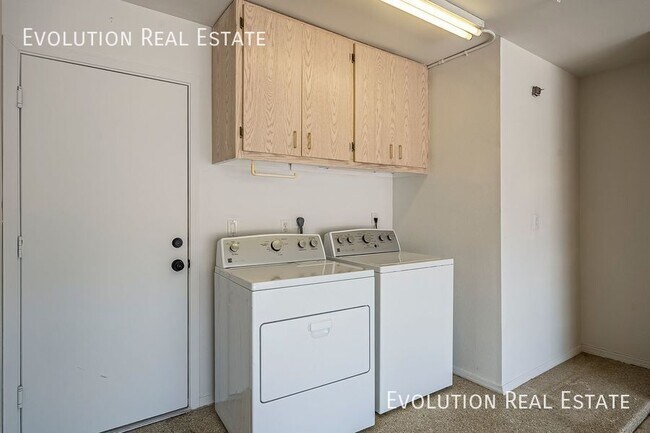 Building Photo - 2033 S Paseo Loma
