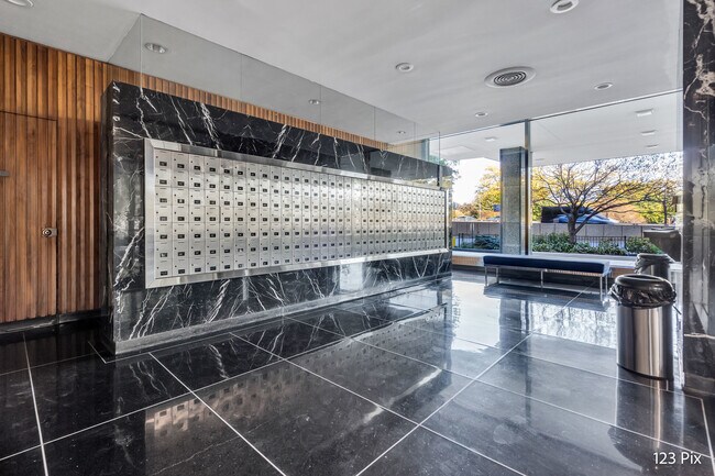 Building Photo - 3900 N Lake Shore Dr
