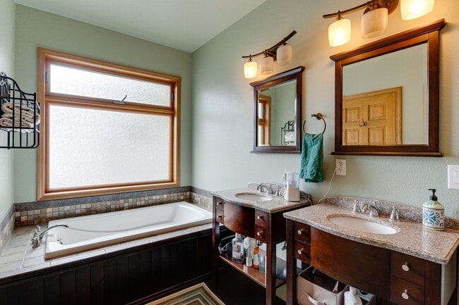 Building Photo - Peaceful Mountain Retreat with Stunning Views in Mount Charleston!