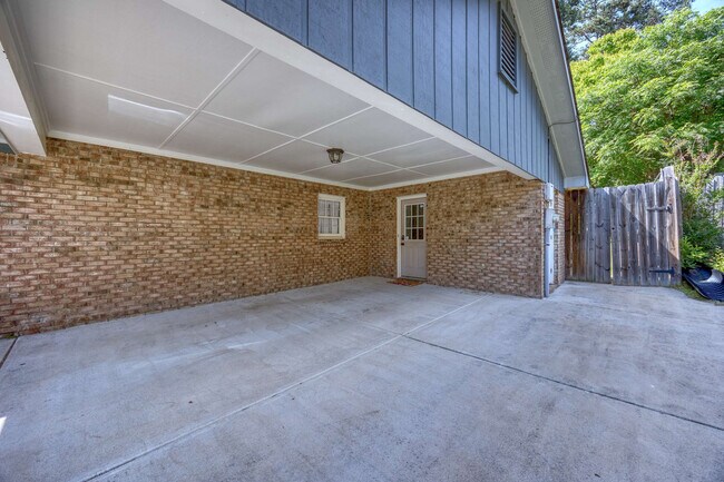 Building Photo - 3 Mace Ct