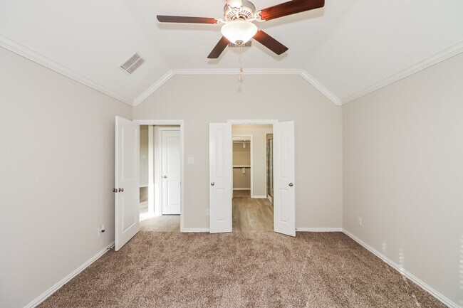 Building Photo - 1648 Breezewood Dr