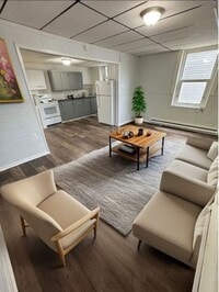 Building Photo - Completely Remodeled Spacious One-Bedroom Apartment First Floor