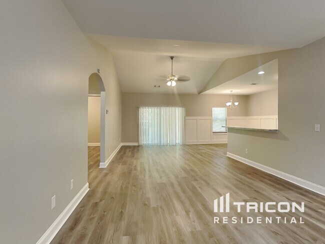 Building Photo - 517 Knollwood