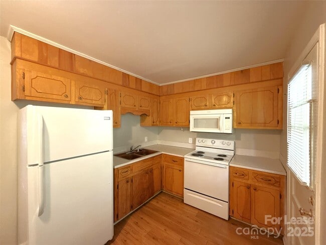 Building Photo - 409 Hawley Ave