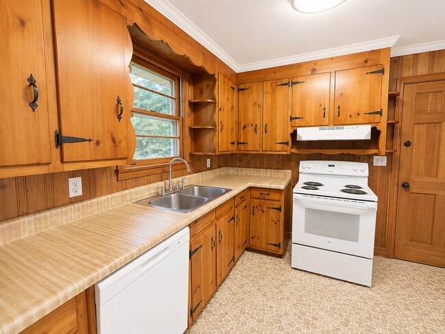 Building Photo - 3 Lynhurst Dr