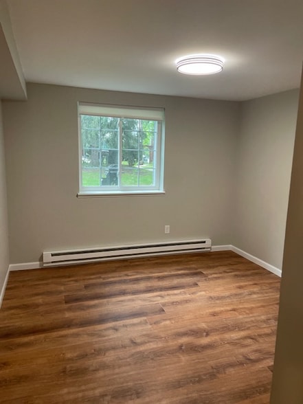 Building Photo - 309-345 Island Dr