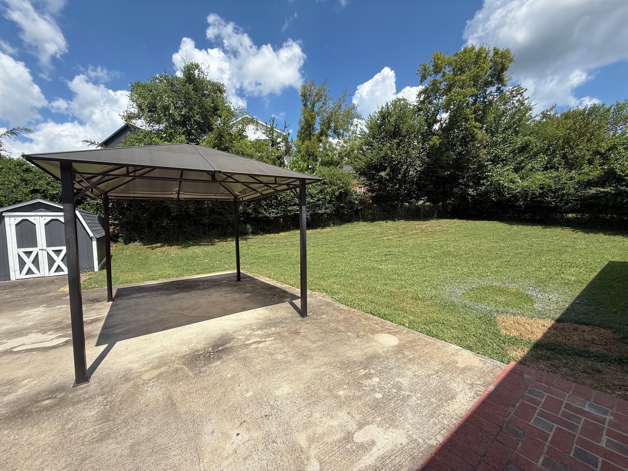 Building Photo - 2407 Lazenby Dr