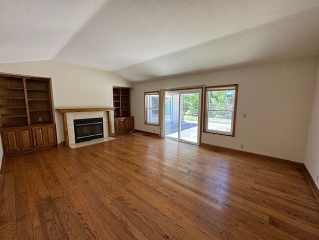 Building Photo - Spacious 4 bedroom, single level home in M...