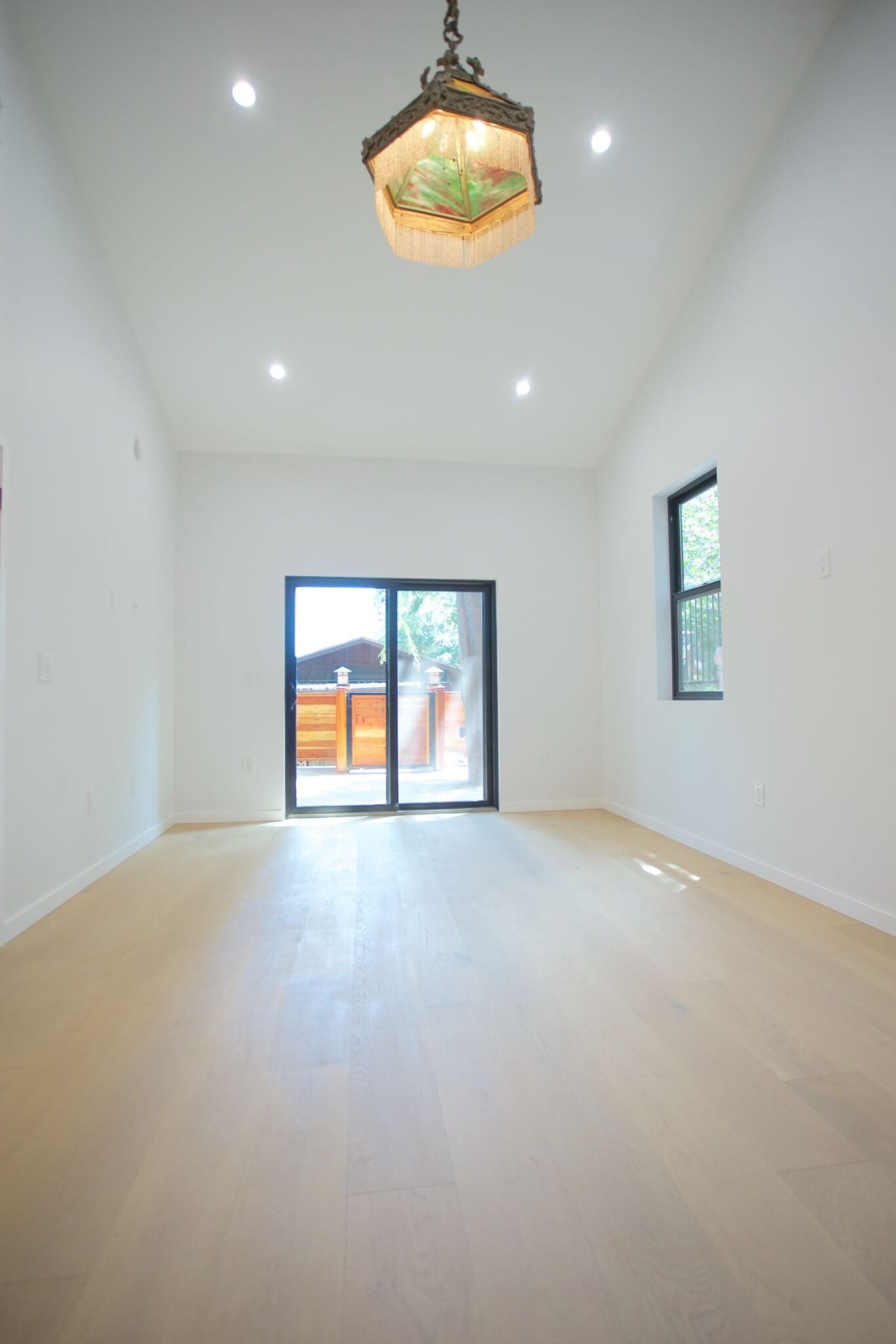 Building Photo - 2119 Hyperion Ave