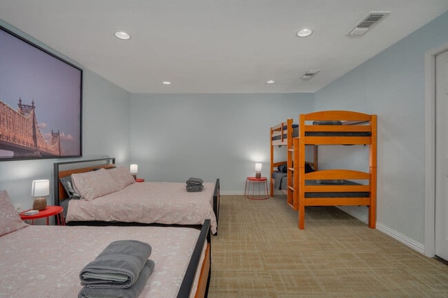 Building Photo - 7809 Claremont Dr