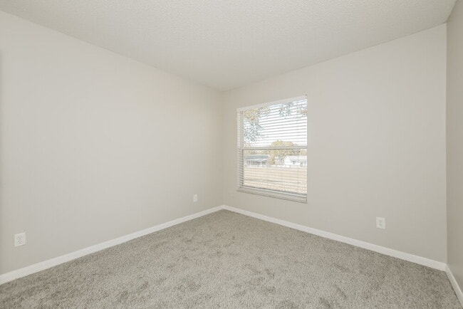 Building Photo - 11838 Foxglove Dr