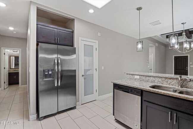 Building Photo - 14925 Tierra Mirage Ave