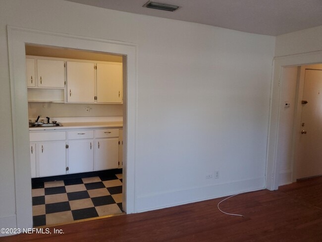 Building Photo - 3218 Herschel St