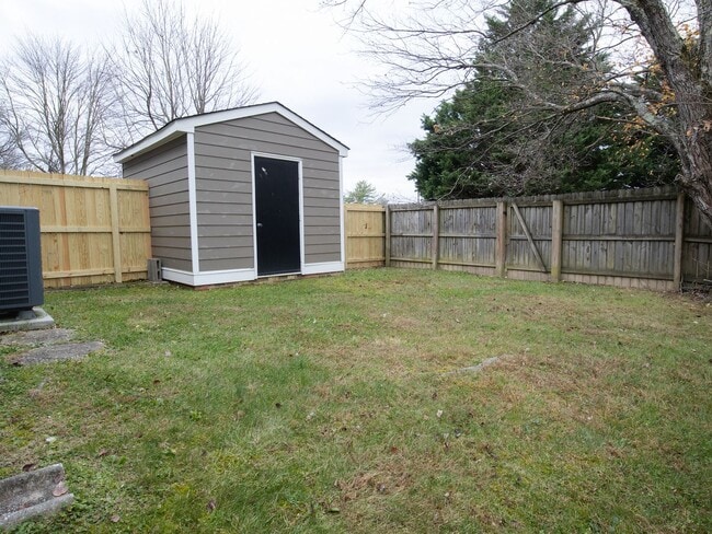 Building Photo - Beautiful 3-Bedroom Townhome with Private Backyard in Henrico