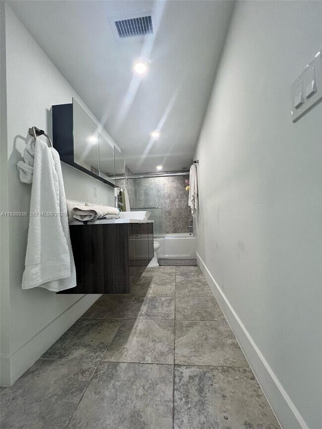 Building Photo - 11930 N Bayshore Dr