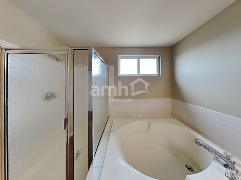 Building Photo - 16640 Borio Dr