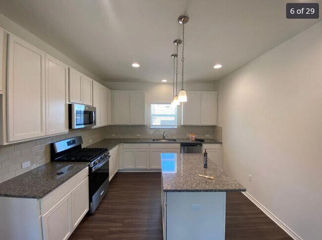 Building Photo - 9315 Looksee Ln