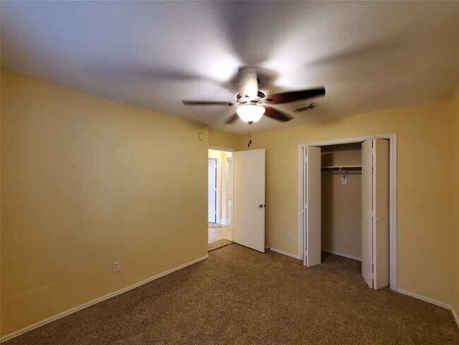 Building Photo - 1413 Bridle Path