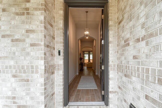 Building Photo - 128 E Cascade Heights Dr