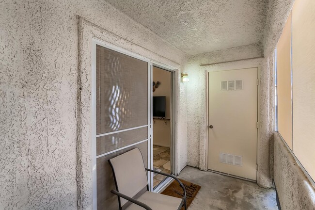 Building Photo - FULLY FURNISHED 2 bedroom condo near UNLV!