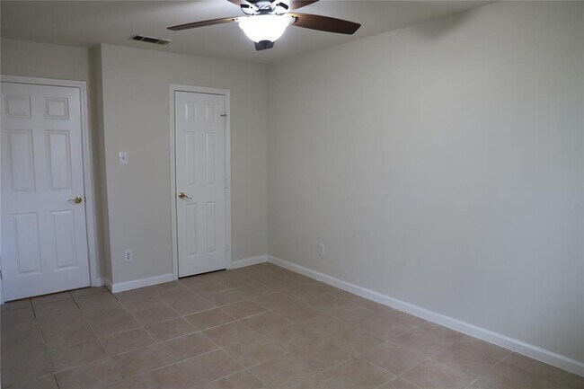 Building Photo - 7807 Bixler Dr
