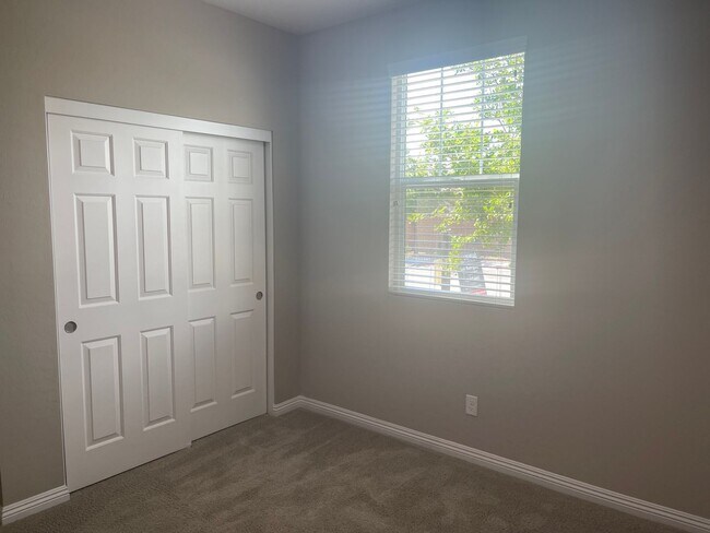 Building Photo - Beautiful Home in Inspirada Community