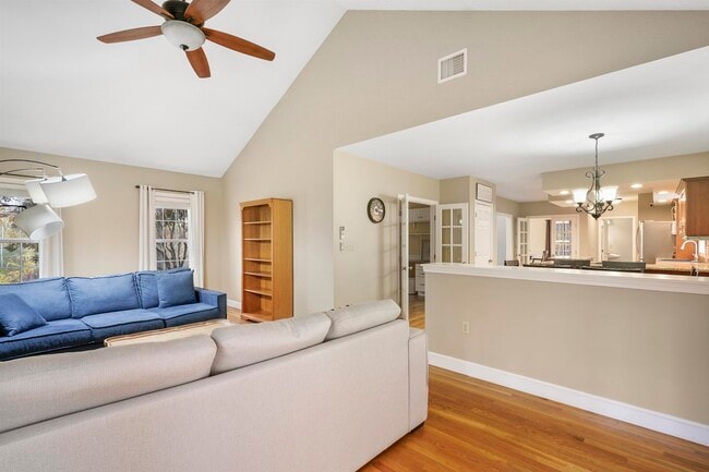 Building Photo - 13 Bear Hill Rd