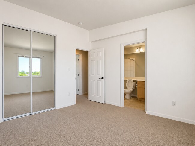 Building Photo - 671 Meakanu Ln