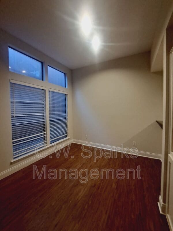 Building Photo - 3025 Westforest Dr