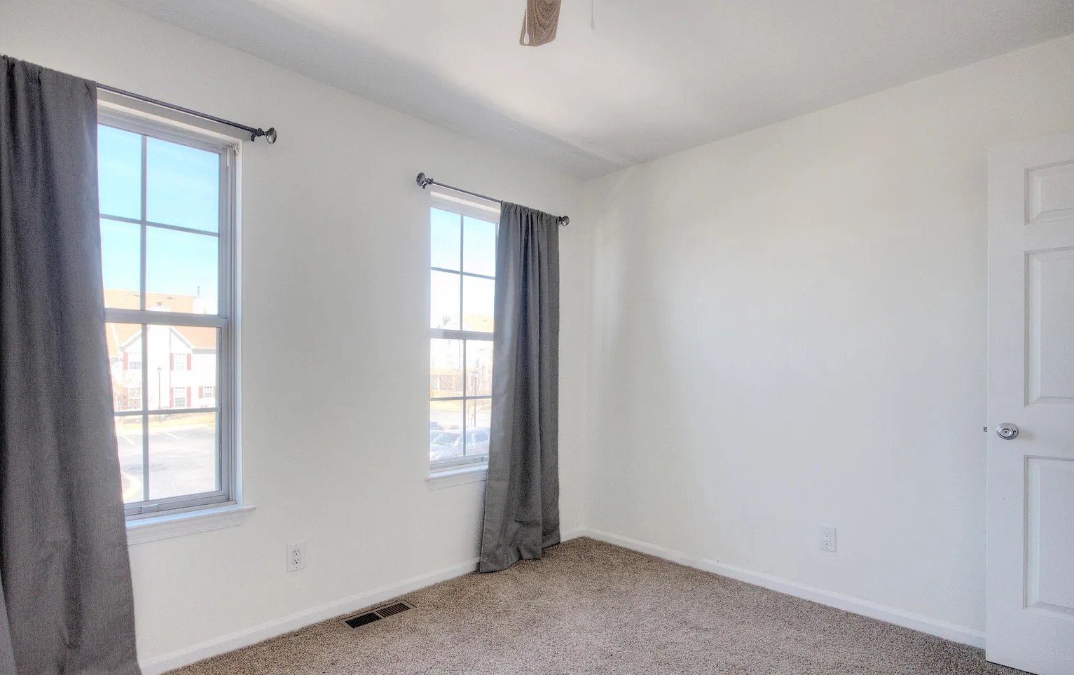 Building Photo - 4402 Aberdeen Ln