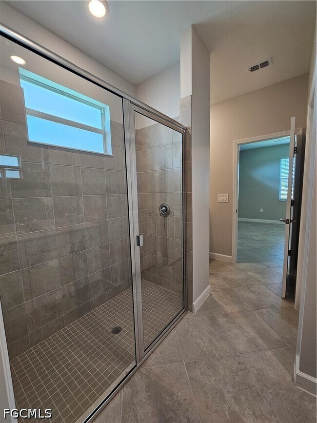 Building Photo - 20501 Hazelnut Ct S