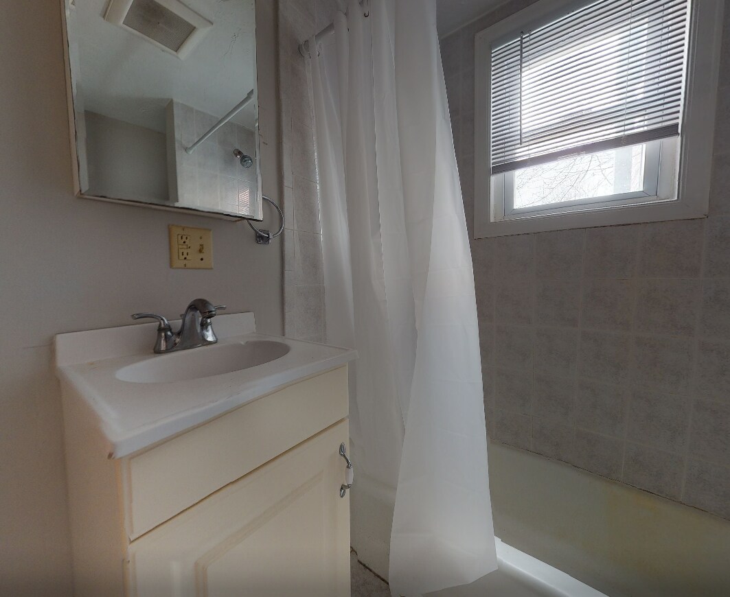 Building Photo - 428 Franklin St