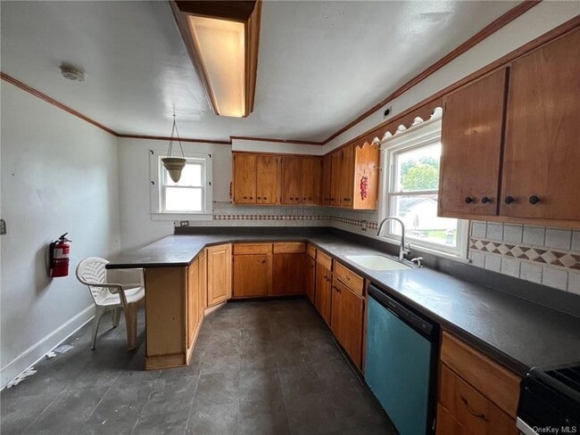 Building Photo - 123 Monhagen Ave