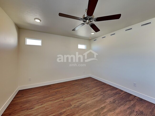 Building Photo - 1281 E Old Mesquite St