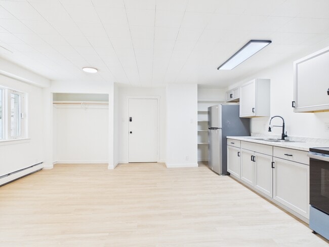 Building Photo - 902 Gilmore St