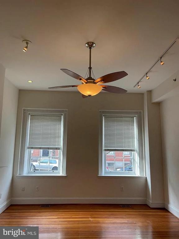 Building Photo - 509 Cathedral St