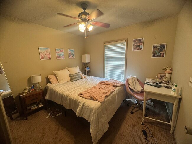 Building Photo - 201 E 19th St