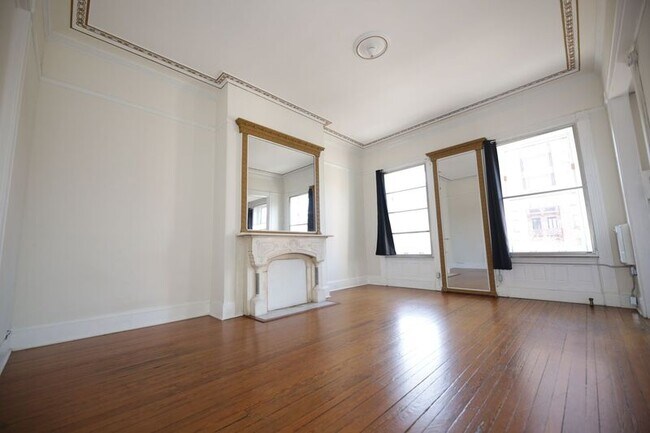 Building Photo - 717 Washington Pl