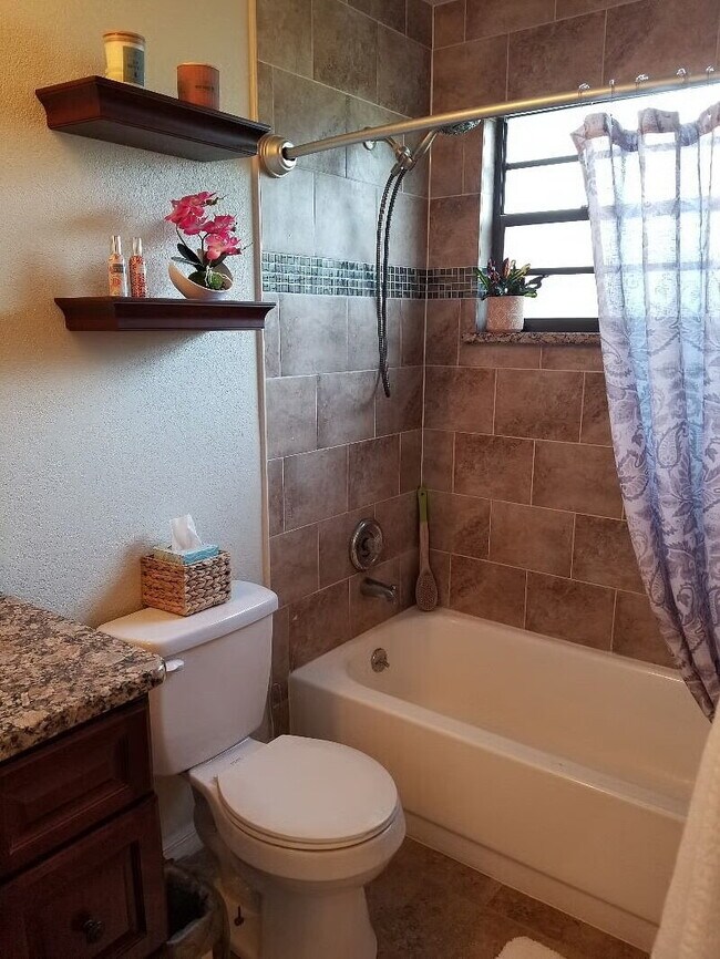 Building Photo - Beautifully Furnished 3-Bedroom Pool Home