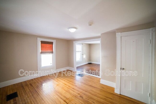 Building Photo - 11 Cottage St