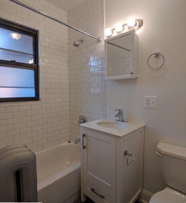 Building Photo - 2641 N Spaulding Ave