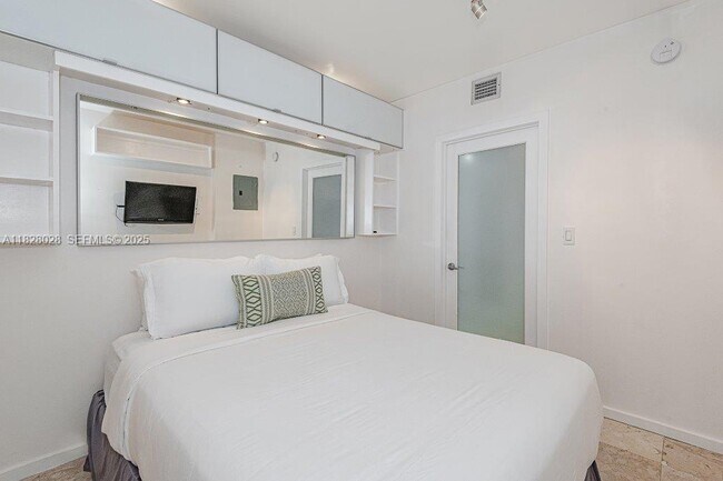 Building Photo - 2301 Collins Ave