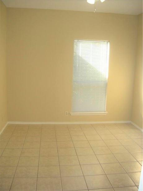 Building Photo - 704 W 21st St