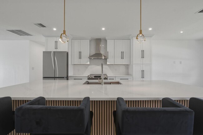 Building Photo - 461 SW 1st St