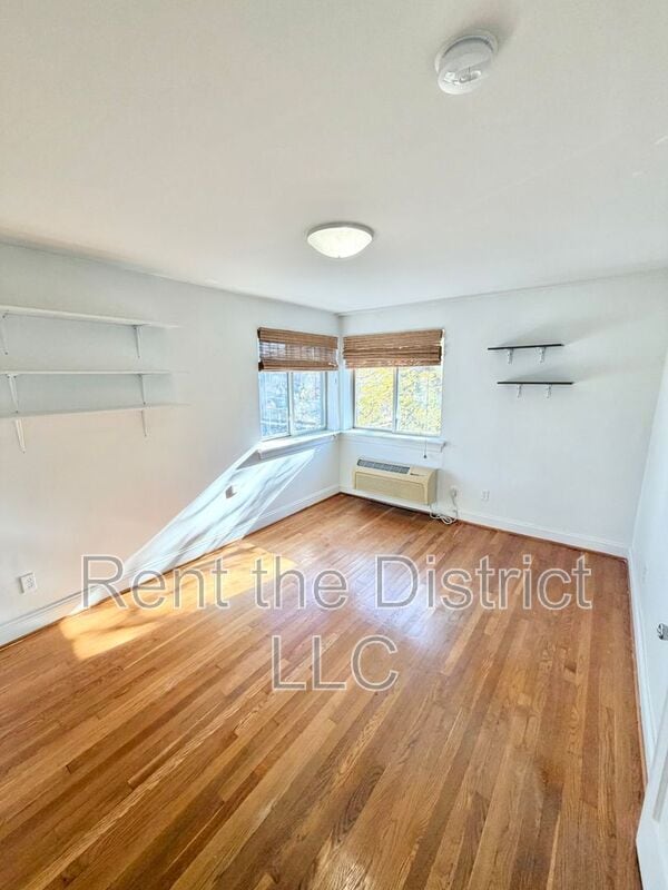 Building Photo - 1029 Perry St NE