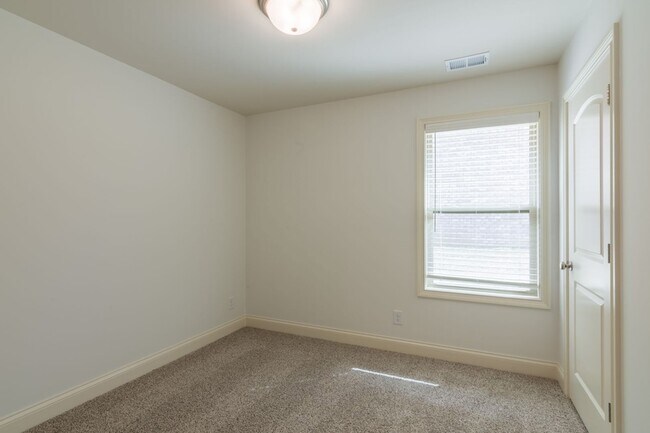 Building Photo - 254 Hutch Ct