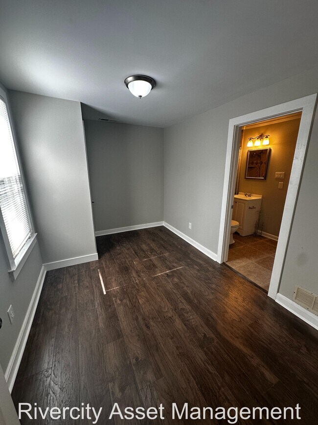 Building Photo - 554 Sandridge St