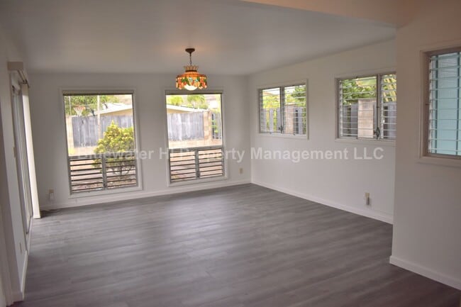 Building Photo - Enchanted Lake, Kailua 3 bedroom, 2 bath s...