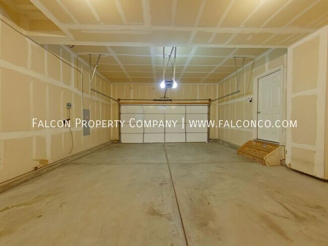 Building Photo - 6224 Saddlebred Way