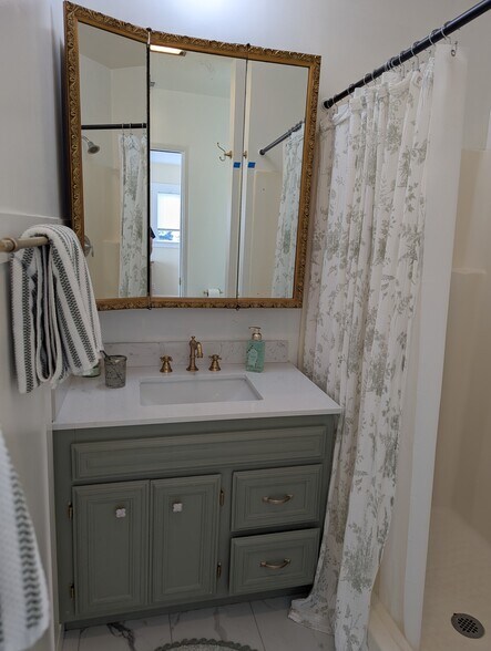 Building Photo - 4828 Grand Ave